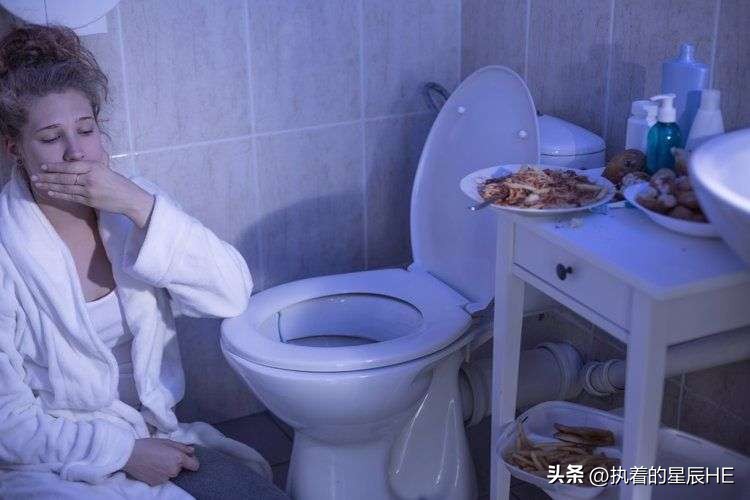 将50厘米孔管插入体内，被1.7亿人围观：病态欲望蔓延