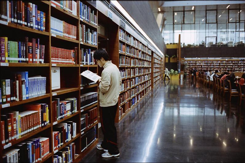 图书管理员真实收入,曾经月入百万现在做图书管理员