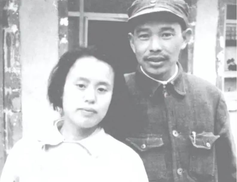 1950年贺龙在成都收到肖艮艮来信，立即通知廖汉生：赶快到成都来