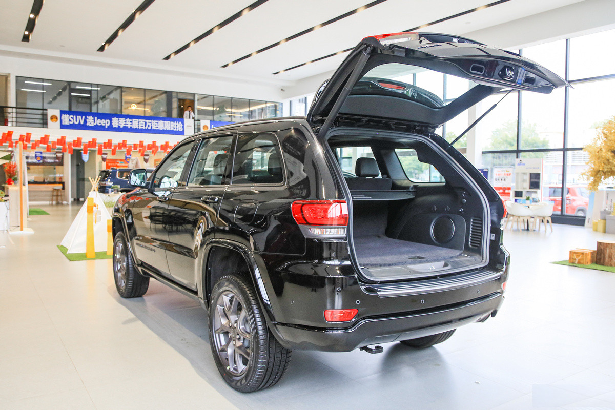 2017款3.6l中东大切诺基感受,百万级suv横评大切诺基