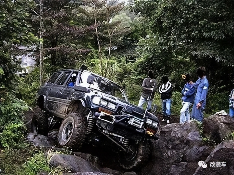 新款丰田威尔法改装,奶爸车改造老霸道