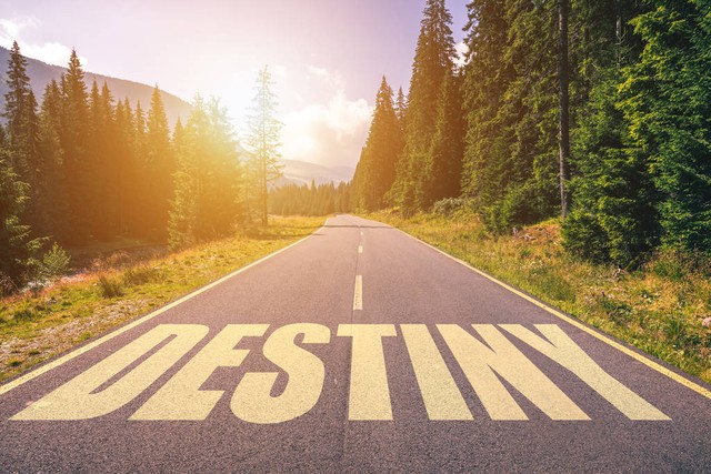 有些事情可能一开始就已经注定了,我相信很多事情都是命中注定的