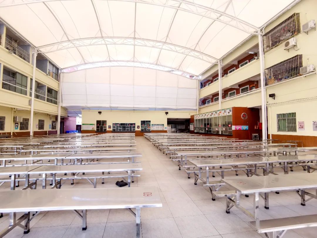 石碣四海学校学费多少钱,东莞四海学校招生简章