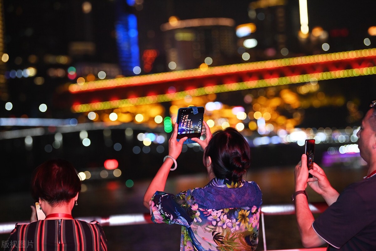 中国一季度经济，增长4.8%！中国老百姓爱上消费！美国人想接触？