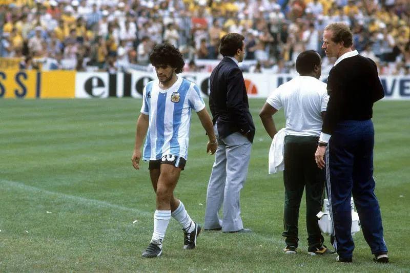 贝利和马拉多纳在天堂相遇,贝利和马拉多纳谁伟大