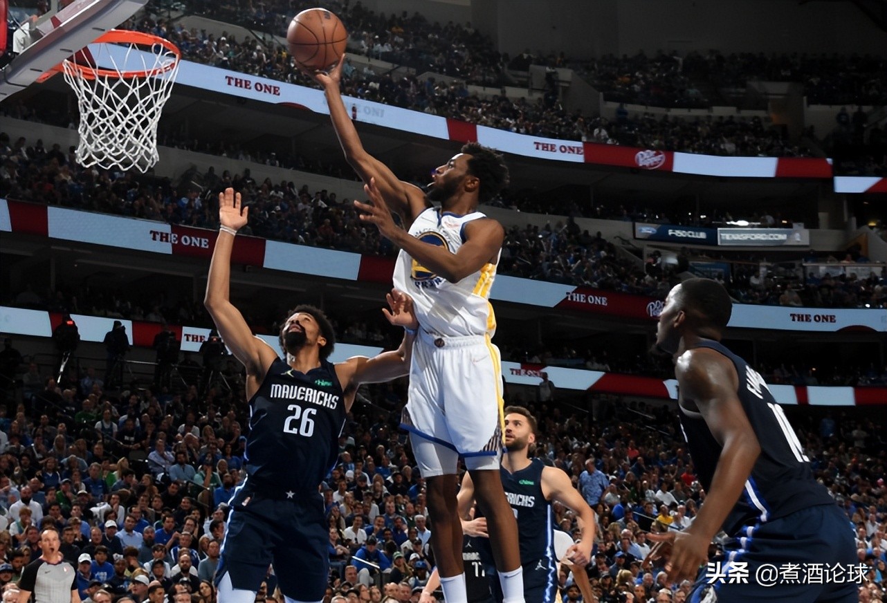 幸福！轰27+11带队取3-0，场边亲吻女儿，妻子记录甜蜜时刻