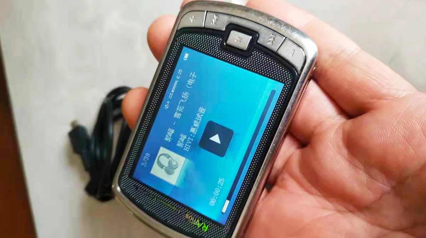 全金属机身像块铁，这台国产MP4*放播**器，实用的娱乐影音工具