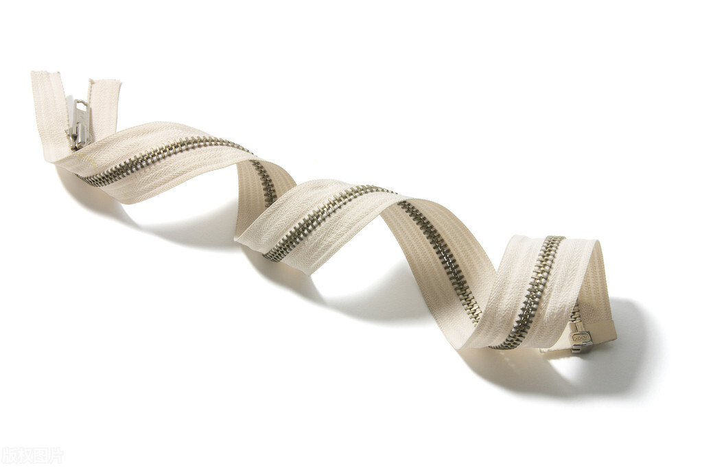 衣服拉链底部插销坏怎样修复,衣服拉链下面的卡头坏了怎么修复