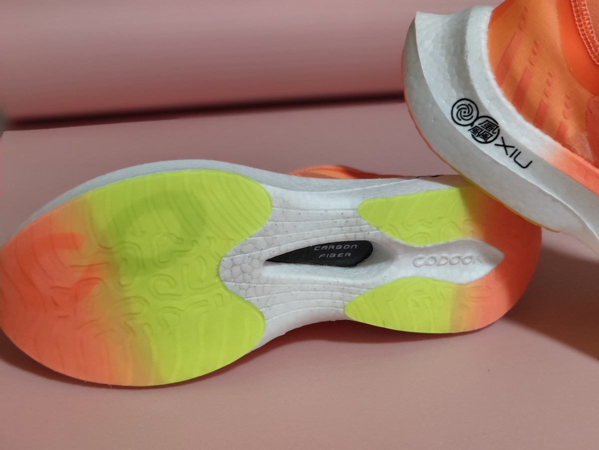 咕咚逐日碳板跑鞋,咕咚跑鞋造风者