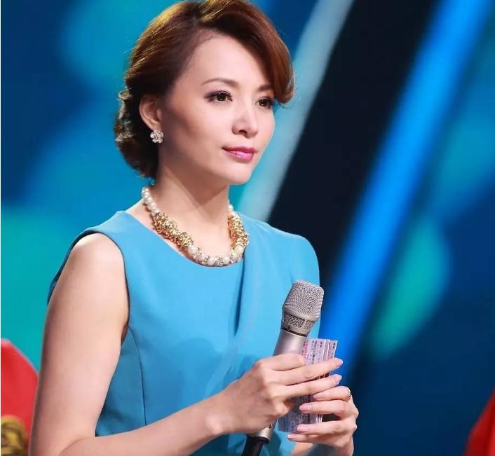 至今未婚的五位央视女主持人,14位央视美女主持人今昔对比