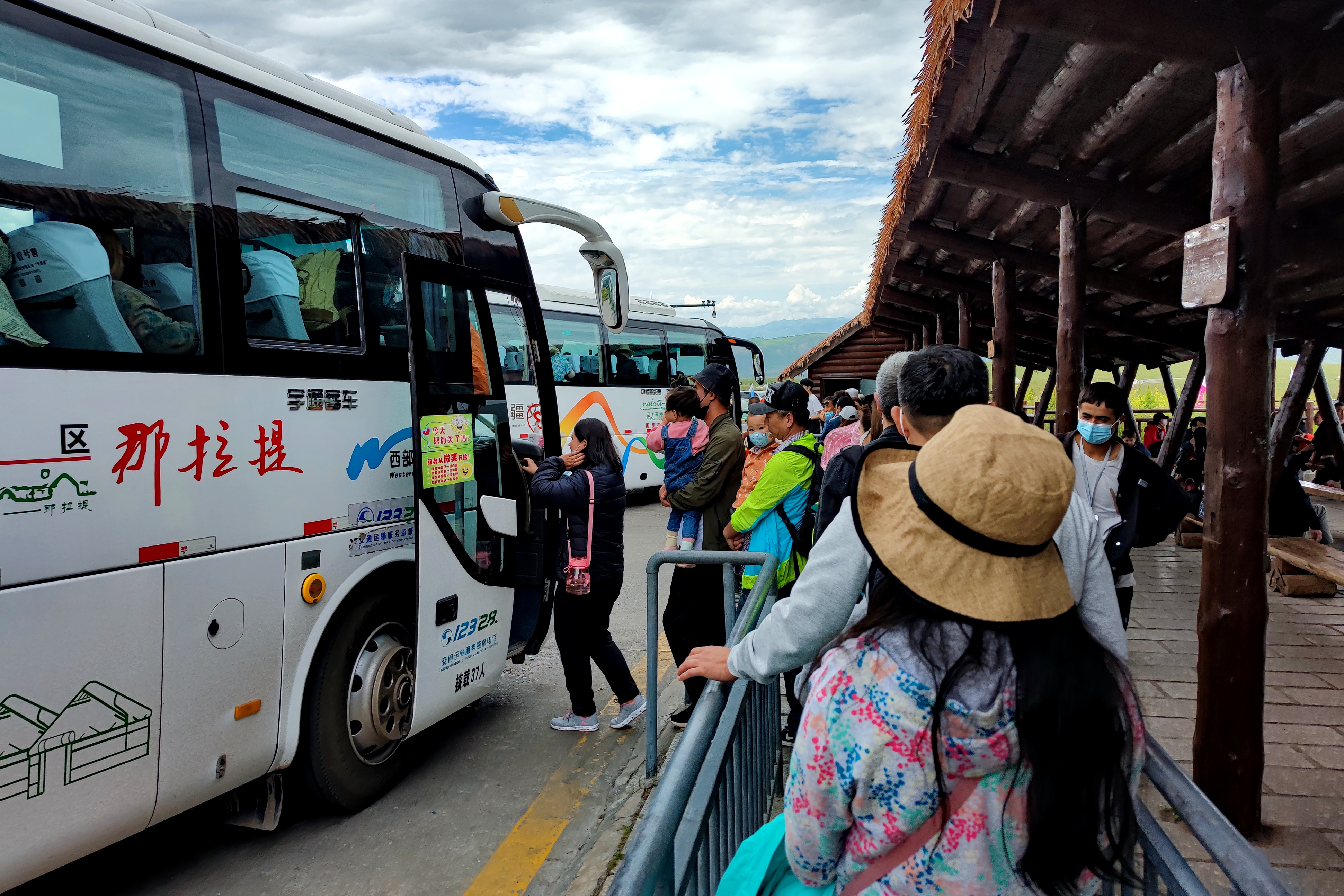 伊犁那拉提草原玩的有啥,伊犁那拉提草原是几级旅游景点