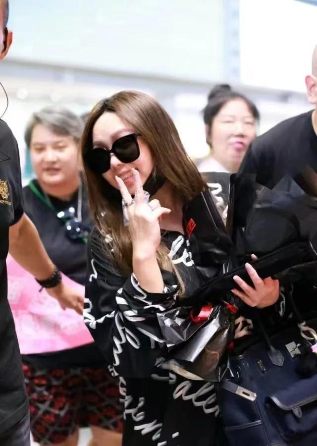 寮犳儬濡瑰勾杞绘椂绌垮帤搴曢瀷,寮犳儬濡瑰帤搴曢瀷