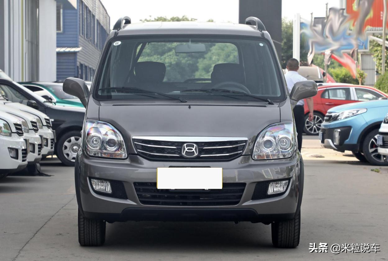 4.89万！体验昌河北斗星X5：空间是真大，油耗5.7L，外观憨厚