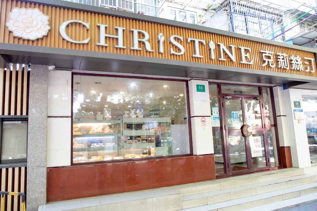 靠卖券出圈开千家门店，这家公司如今一夜全关门