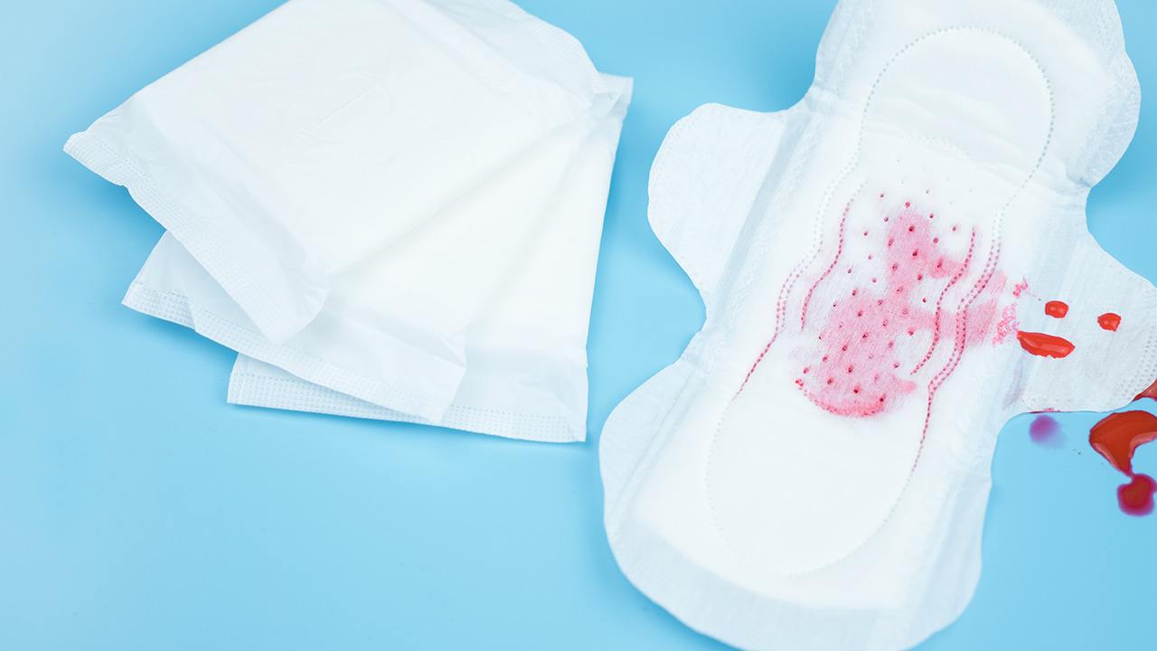 月经期间排出像肉的东西正常吗,月经期排出来一块像肉的东西