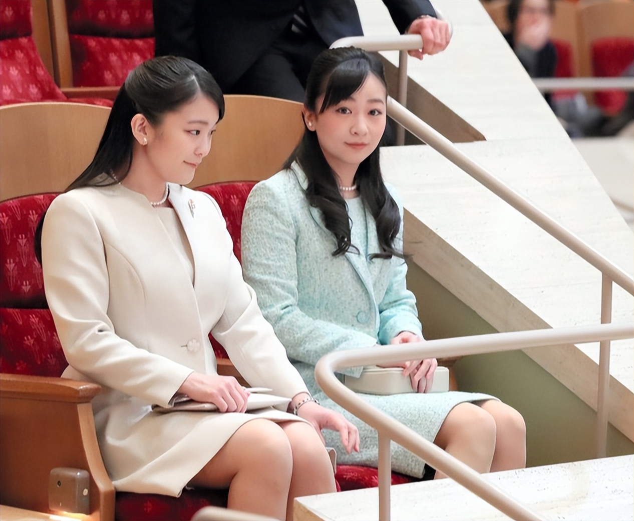 她是日本最美公主，眼睛像极了纪子妃，比下嫁凤凰男的姐姐精明