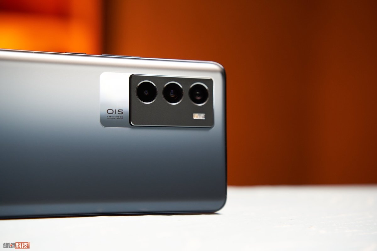 iqooneo5和iqooz5哪个好,iqooneo5s深度评测