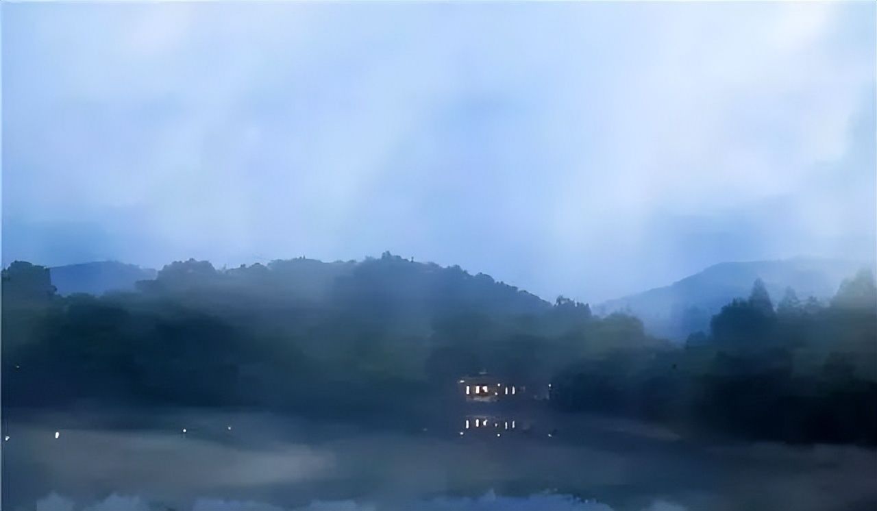 姣忔棩璇昏瘲璇嶉鑺变护,涓嶇晱娴簯閬湜鐪煎彧缂樿韩鍦ㄦ诞浜戜笂