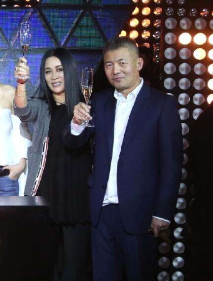 那英儿子高兴：被父亲抛弃留下阴影，母亲再婚后继父治愈他的半生