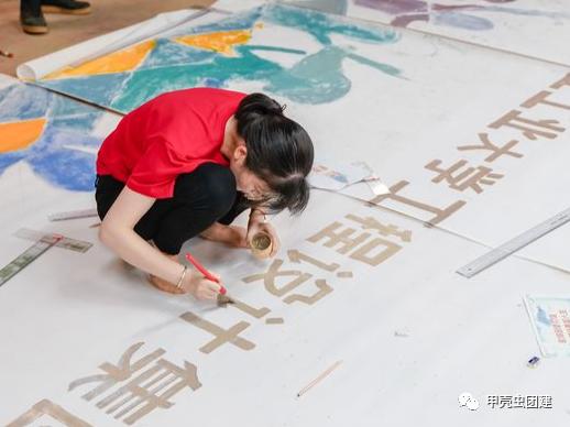 公司团建玩什么比较好,企业户外团建活动