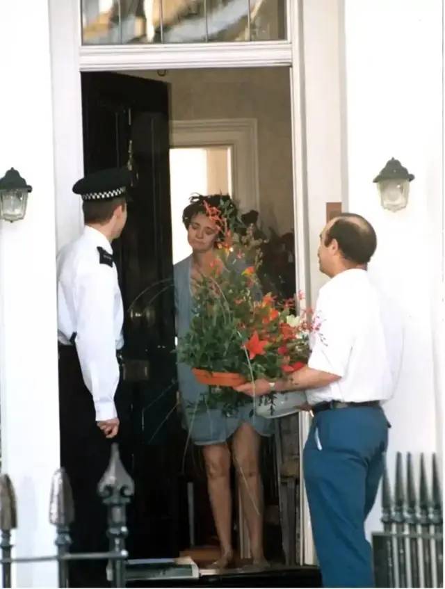 鑻卞浗棣栫浉鍗板害棣栧瘜濂冲┛,鑻卞浗棣栫浉鍗板害濂冲┛