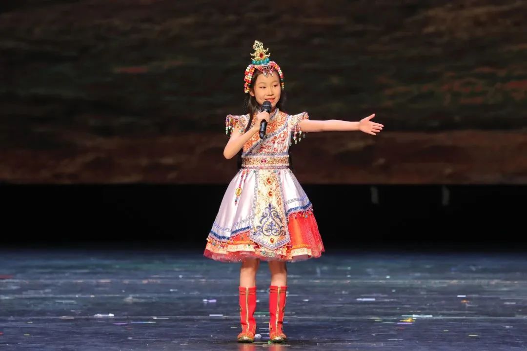 少年儿童心向党活动展览,老少童声颂党恩携手迈向新征程