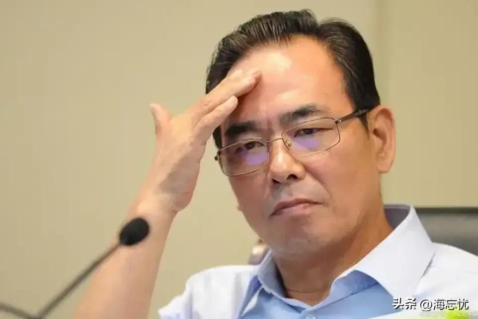 中国足球裁判职业裁判和业余裁判,中国足球裁判抱团取暖