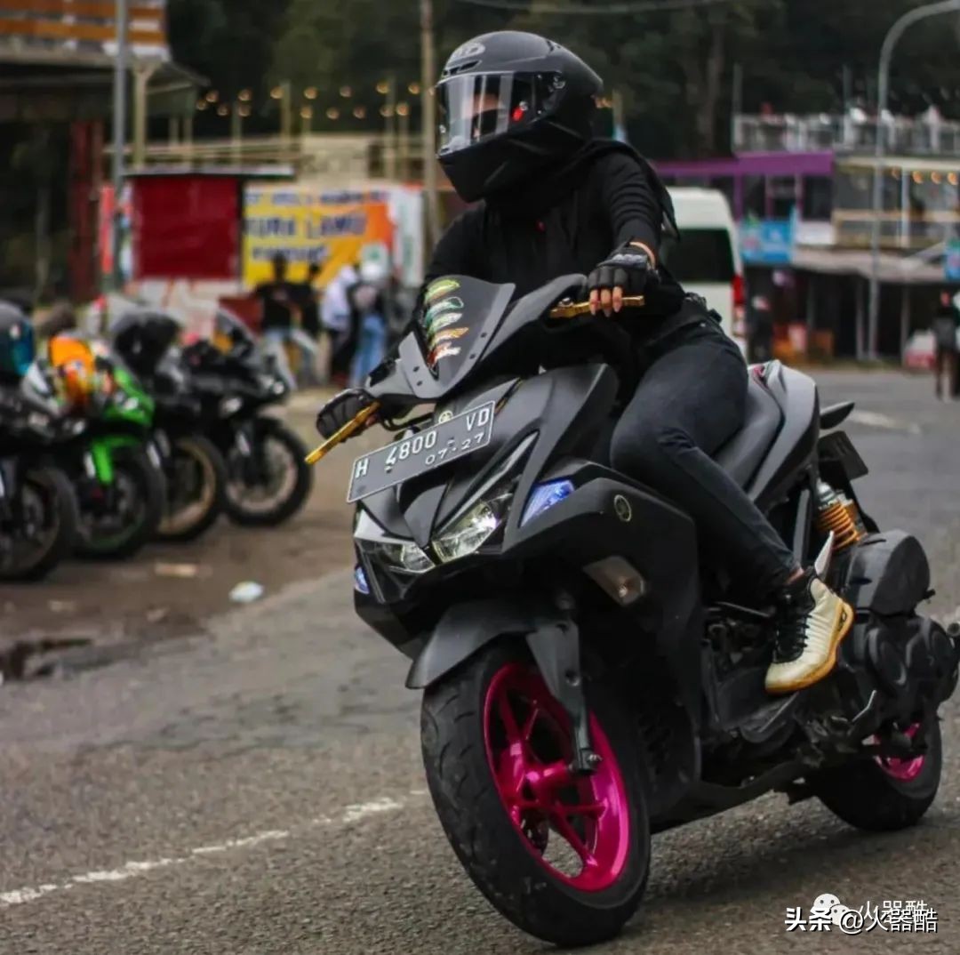 雅马哈nvx155帅气视频,aerox155与nvx155哪个好