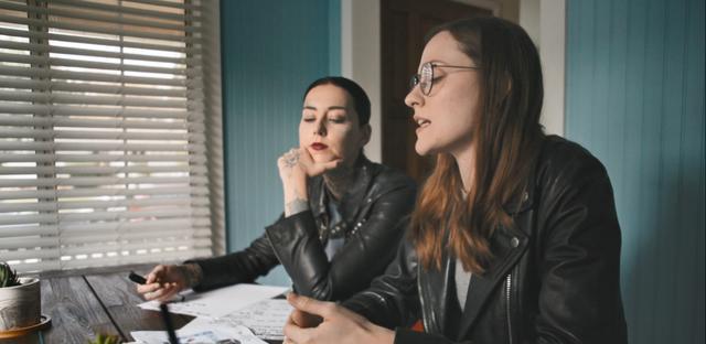 家暴、PUA、当众强奸，明星这个没心没肺的男人终于挨锤子了