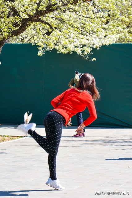 踢毽子的10大好处,踢毽子10分钟相当于慢跑