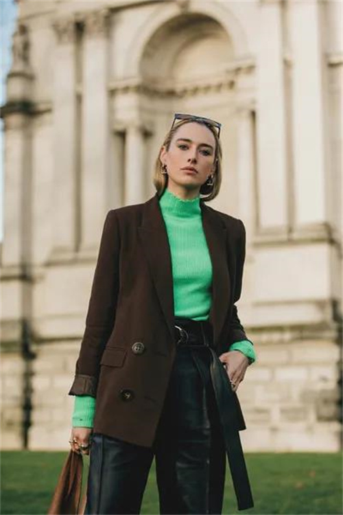 不同肤色的人怎么选择适合的颜色,不同肤色该怎么选棕色