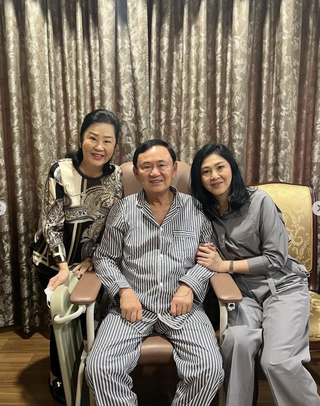 英拉穿长裤照片,54岁英拉穿粉衣扮嫩