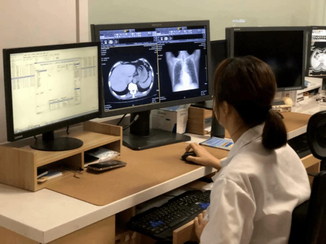 男孩得了怪病头部巨大,男孩得了怪病只有半个头