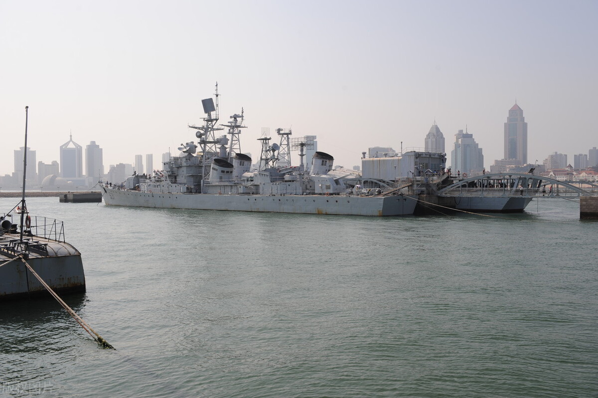 广州航海学院学生毕业能当海军吗,广州航海学院学航海技术能当兵吗