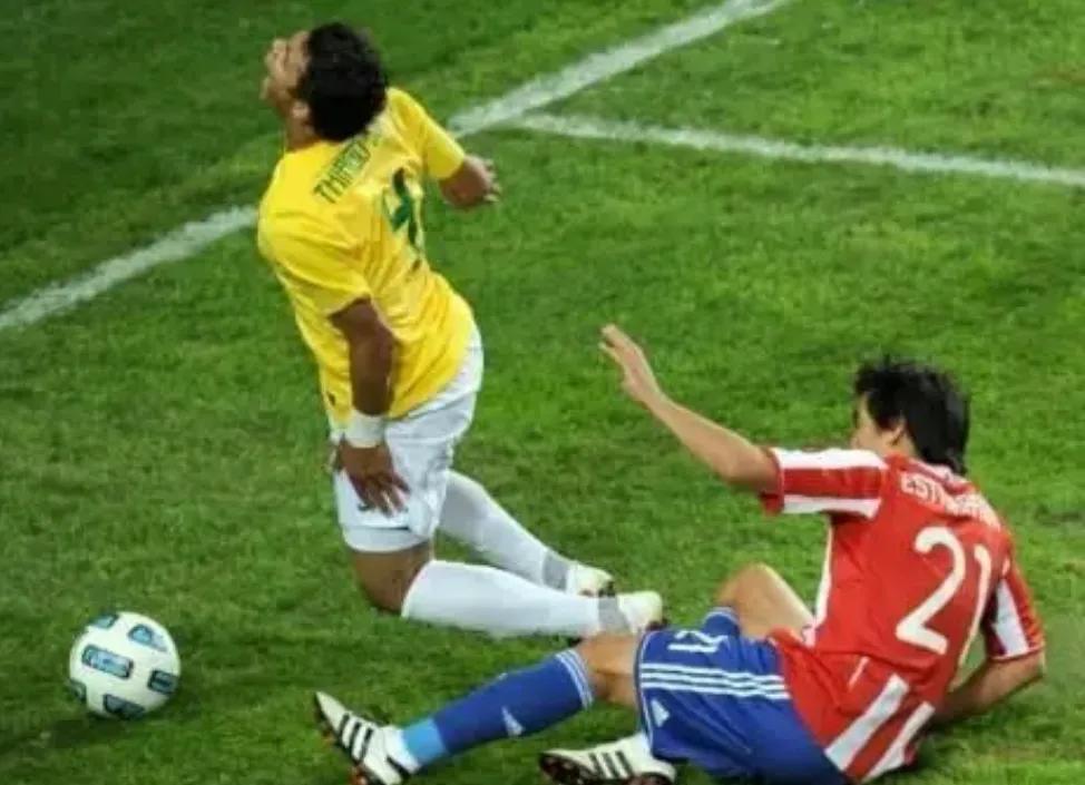 中国男足吴曦阿曼躲球,吴曦躲球帝是什么梗