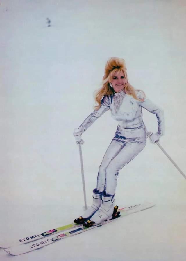 特朗普的虎妻伊凡娜：40岁被丈夫情人逼宫离婚，59岁四婚照样精彩