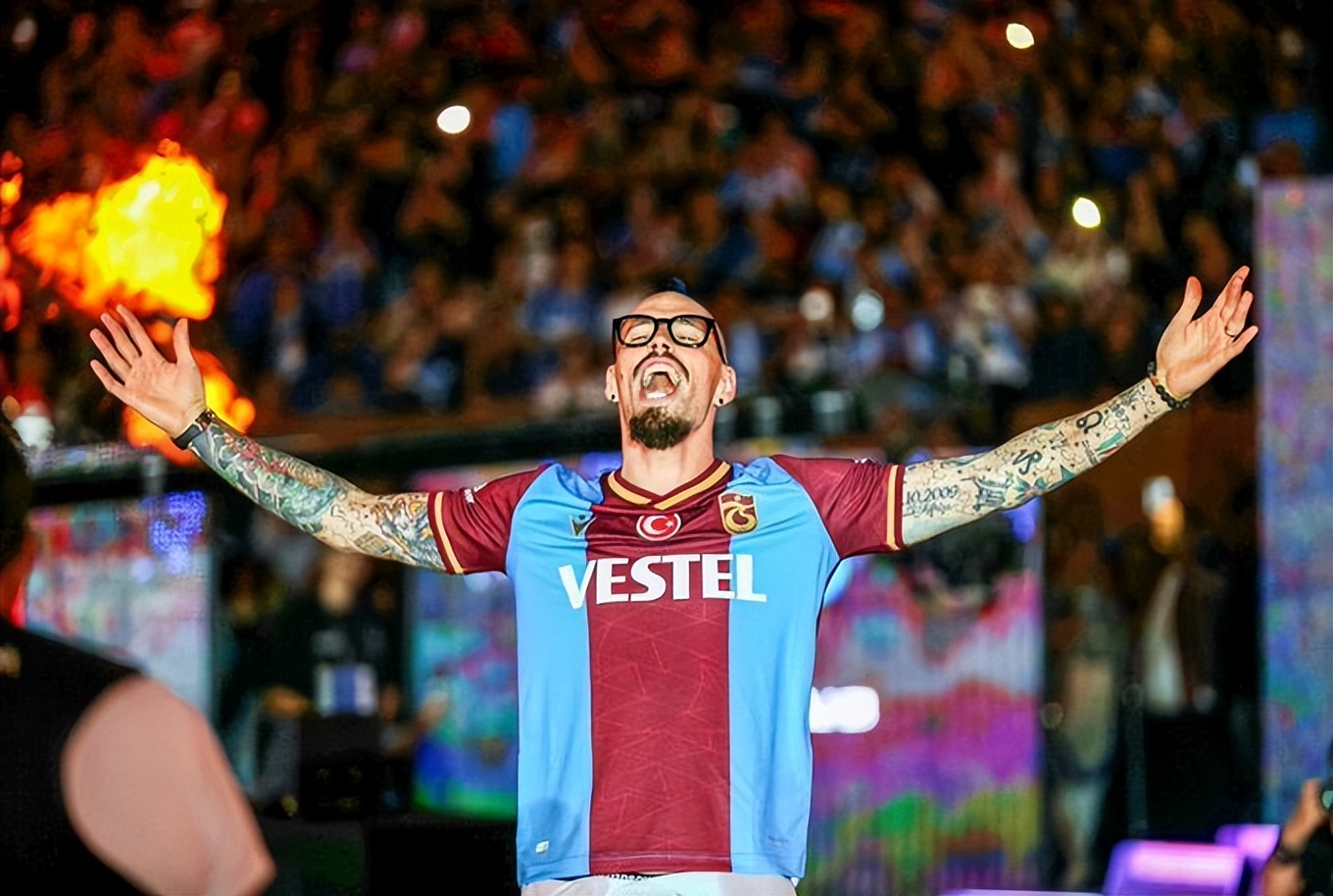 中超职业球员退役,足坛耻辱34岁中超旧将