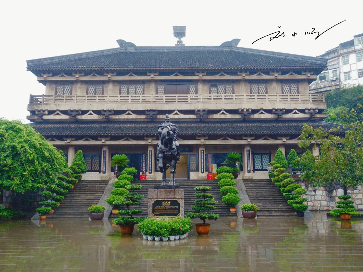 贵州茅台酒驰名中外,贵州省茅台镇出名酒厂