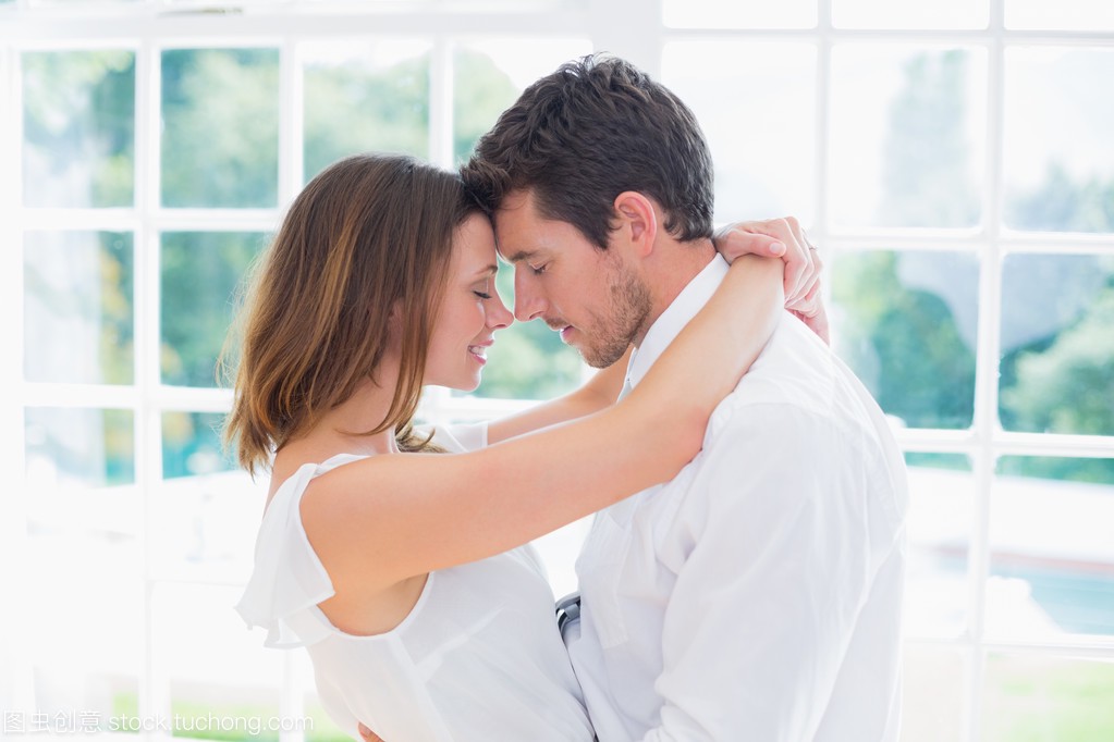 人到中年，对其他异性有“想法”，若想有好结局，这些很重要