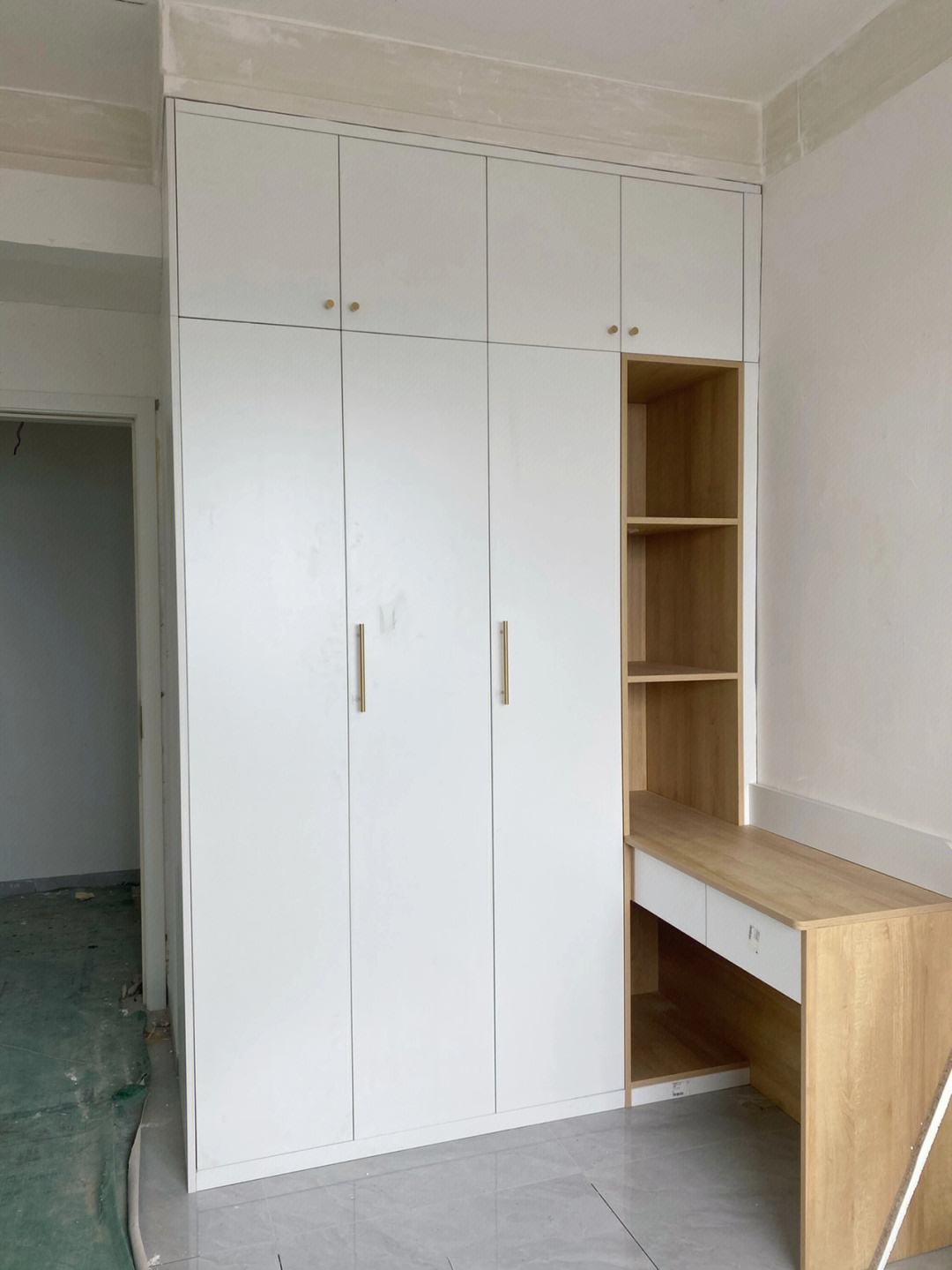 木工打柜子和全屋定制哪个更实用,全屋定制和木工打柜子的效果区别