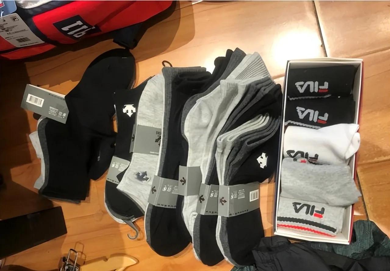 网上卖的那些假的始祖鸟靠谱么,始祖鸟假货被查