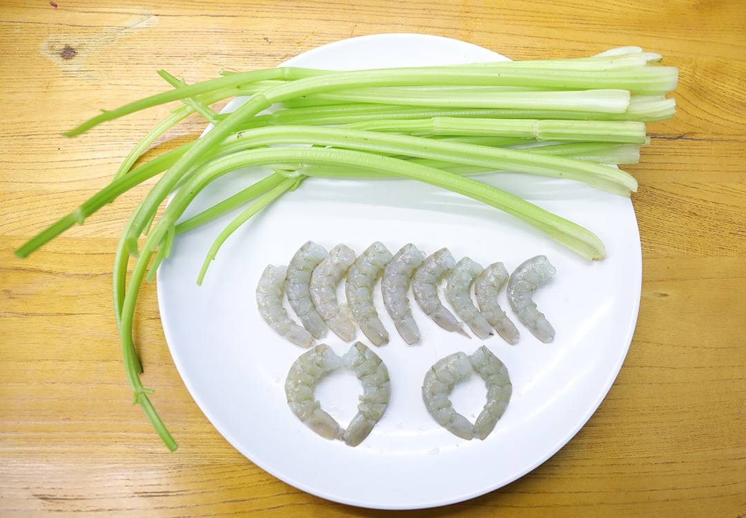 中老年人常吃五种食物补钙最好,中老年人喝牛奶还是奶粉补钙好