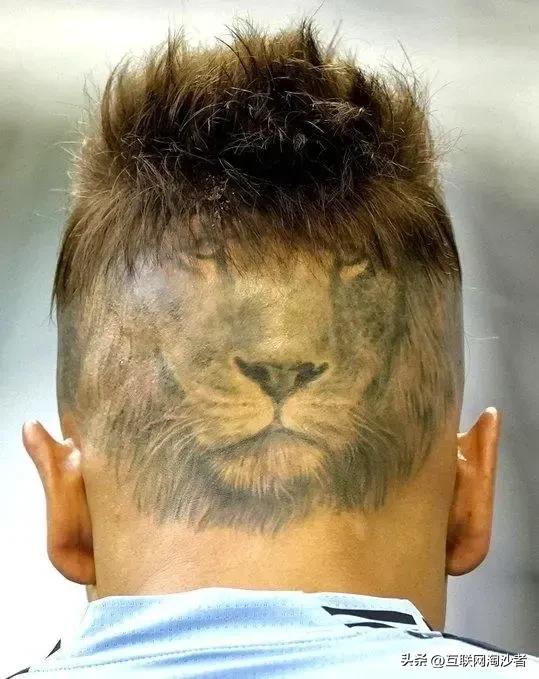 足球十大球星之梅西,梅西夺得世界杯后谁纹了梅西