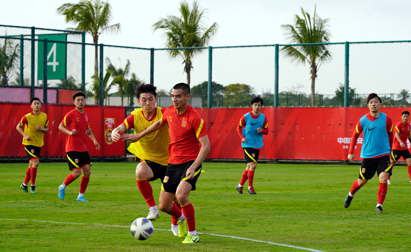 国足1比3越南李霄鹏发言,国足1比3不敌越南李霄鹏