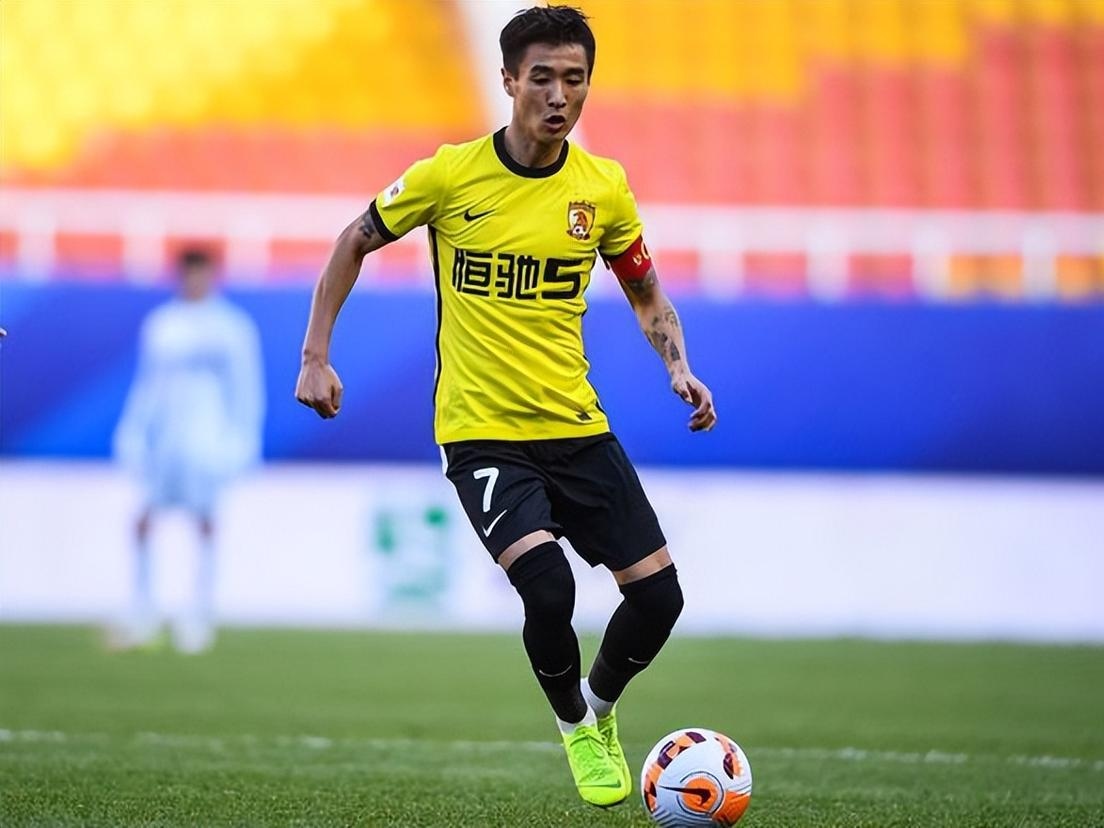 国足太太团斗艳美如画,国足太太团真实身材