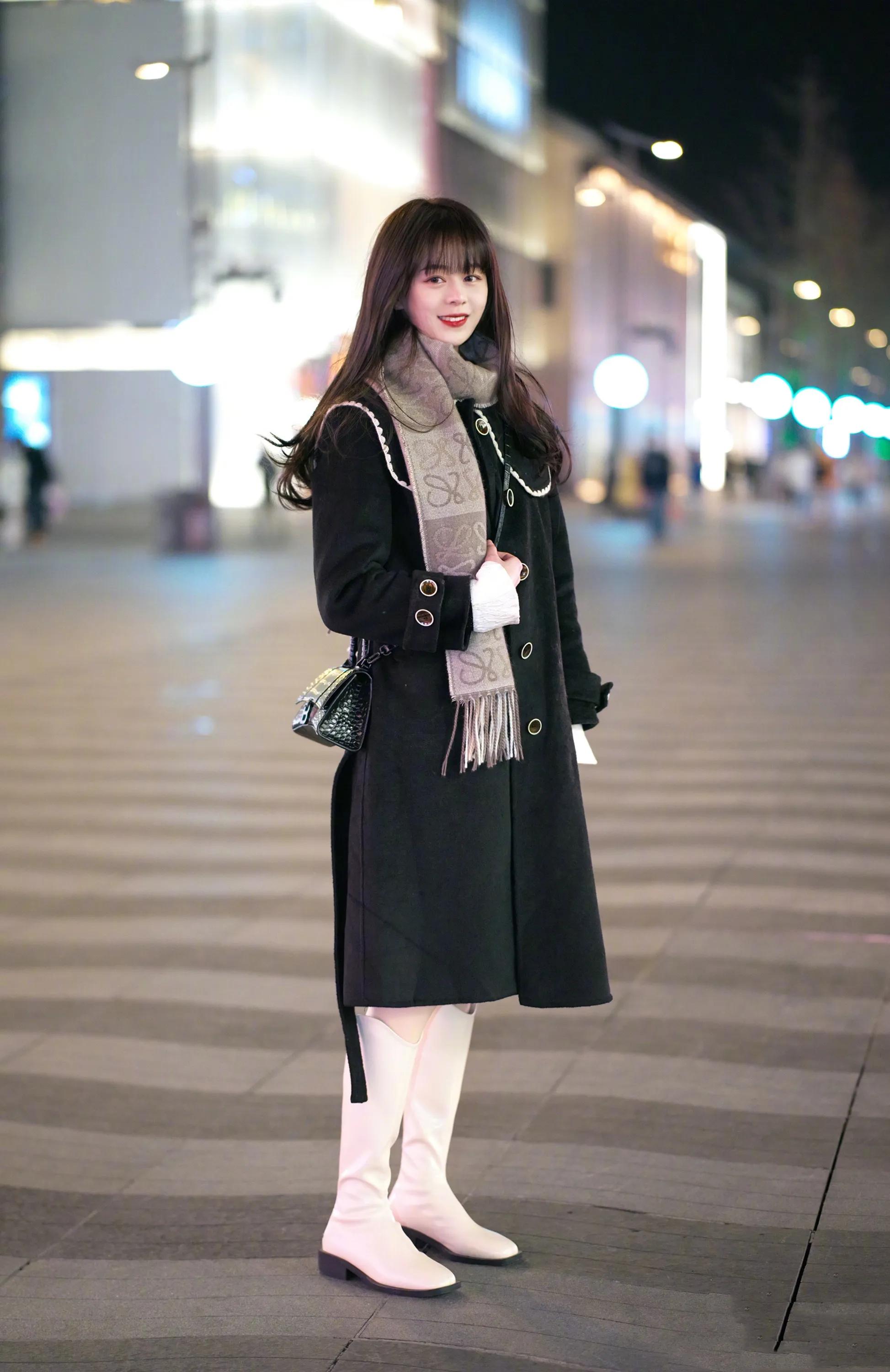 衬衫搭配fendi围巾系法,芬迪围巾怎么穿搭显年轻