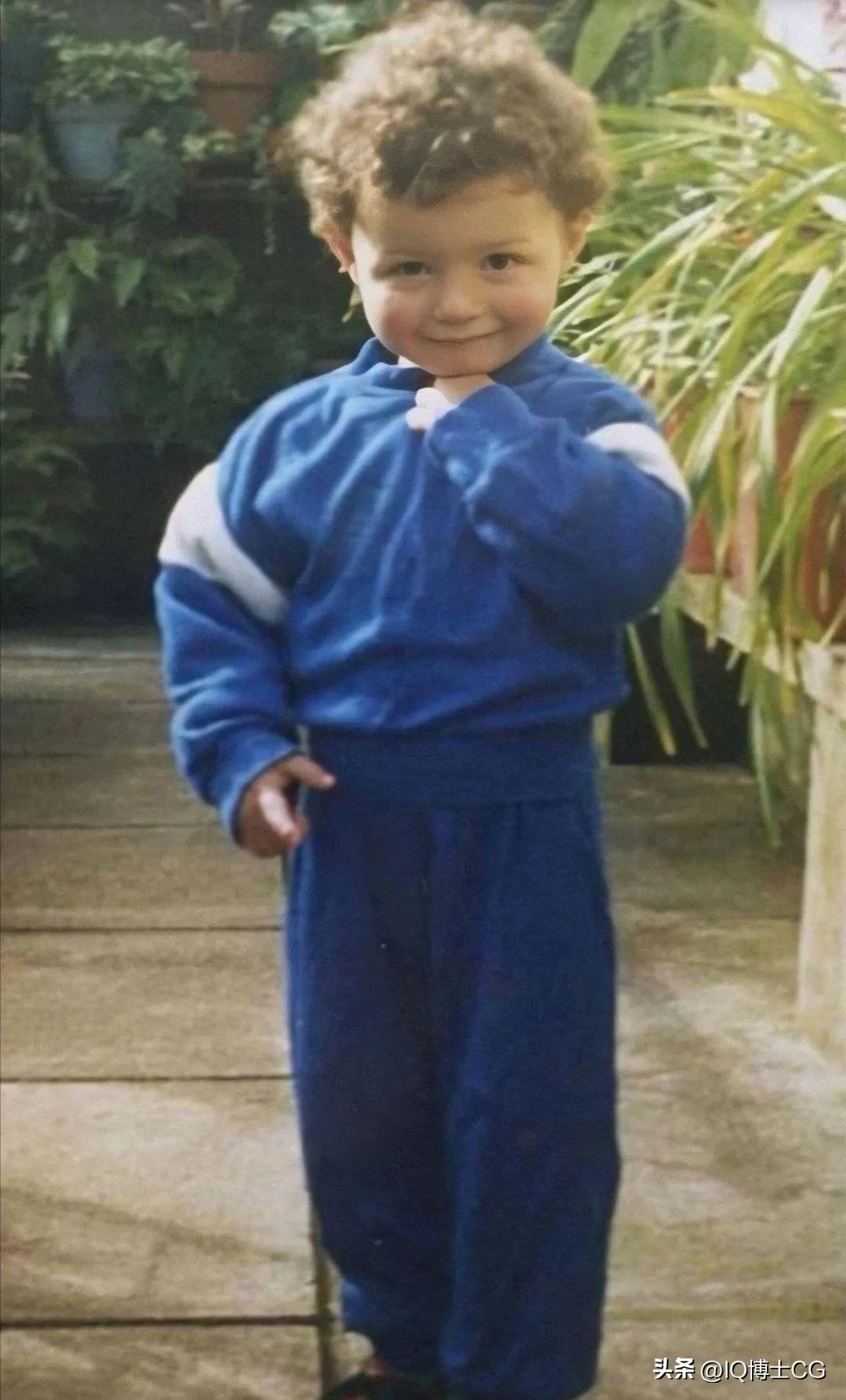 c罗年轻时独自一人踏上生涯之路,年轻的c罗就已成就世界级球员