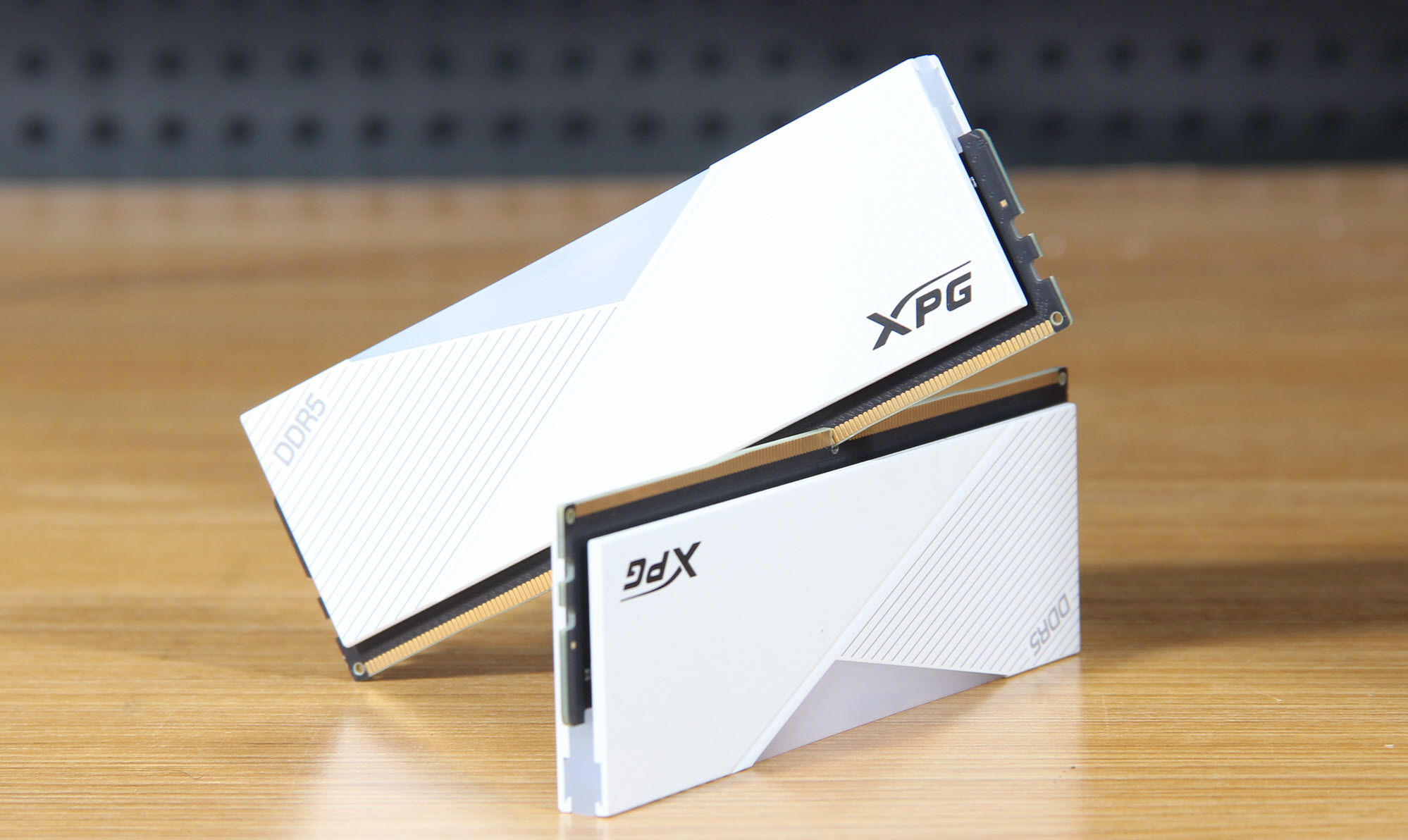 “信仰装机”的真谛，颜值协调性远大于“大杂烩”的高定制电脑