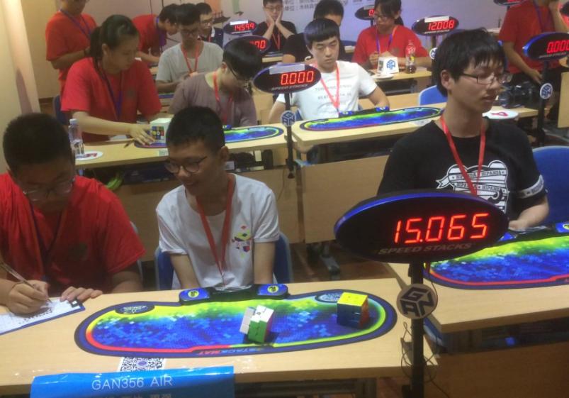 孩子玩魔方家长的感触,孩子玩魔方对小学生有什么帮助