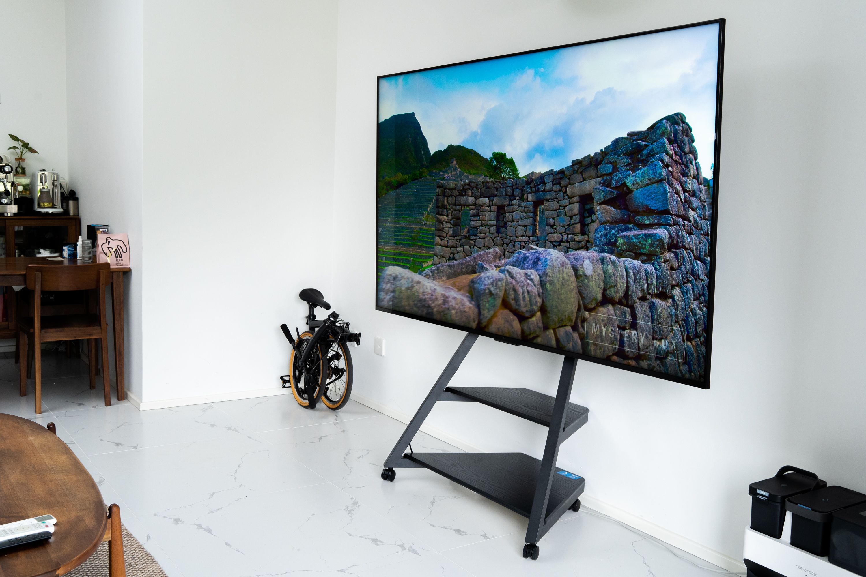 客厅要不要装电视机支架,客厅嵌入式电视支架选择